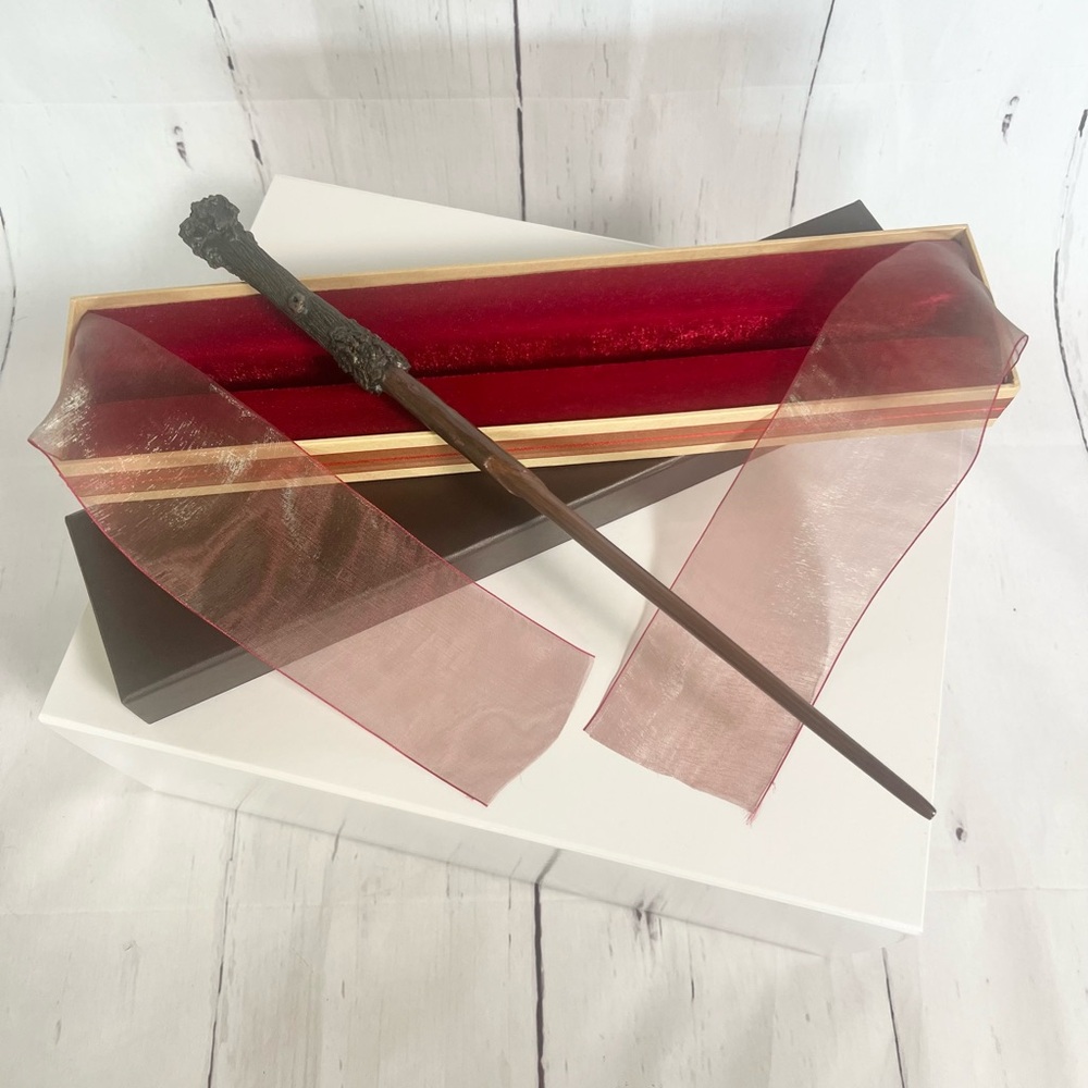 Harry Potter Wand Replica with Ollivanders Box Noble Collection